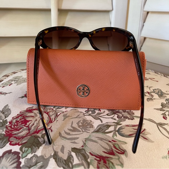 Tory Burch Sunglasses Tortoise with Gold - Picture 3 of 8